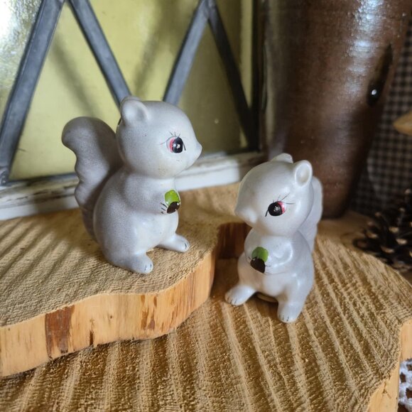 Vintage Japan Salt & Pepper Shakers Set - Cute Grey Squirrels - Picture 5 of 12